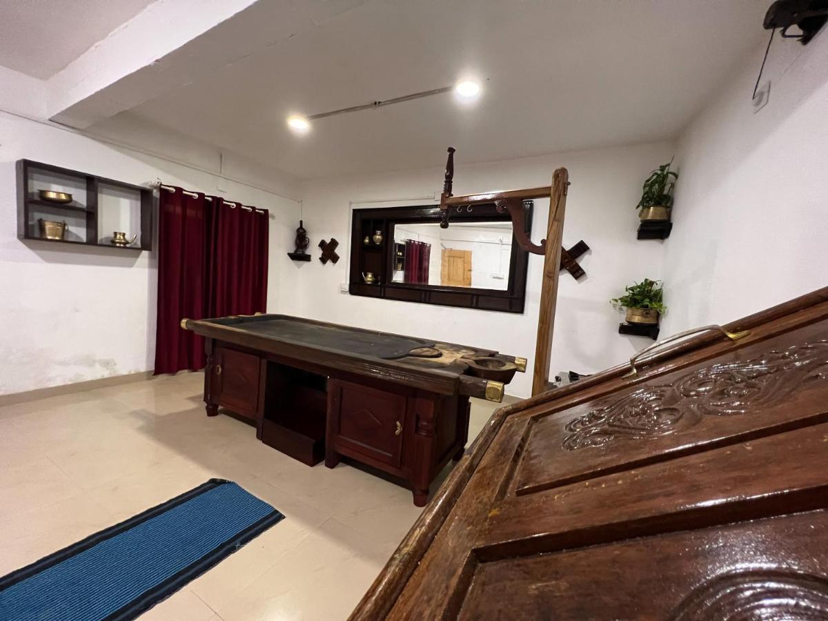 Hotel Vedha Ayurvedic Panchakarma Treatment Centre Alappuzha Exterior foto